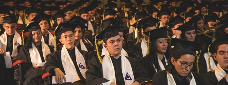 Estudiantes en grado solemne