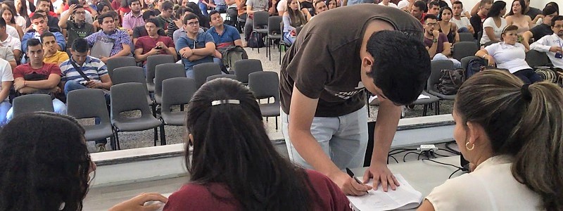 Estudiantes de los programas académicos de la Universidad de Ibagué recibieron inducción del semestre Paz y Región y efectuaron el respectivo sorteo.